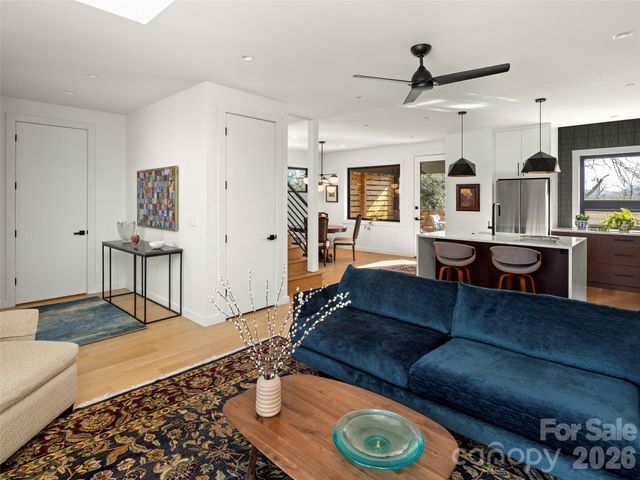 60 Harvard Place, Asheville, NC 28806