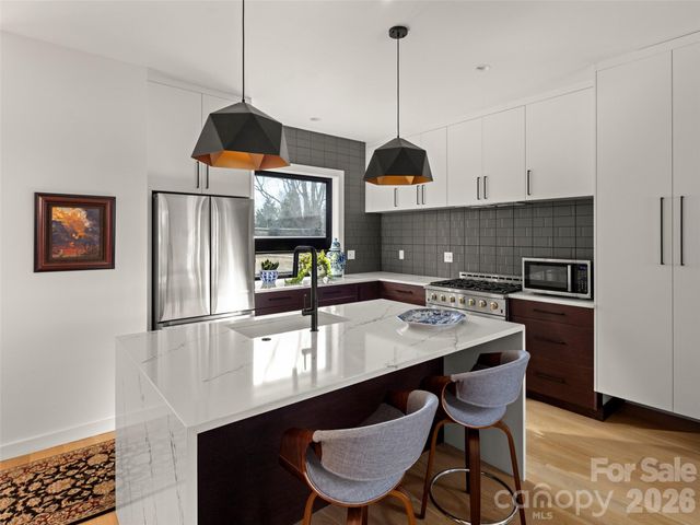 60 Harvard Place, Asheville, NC 28806