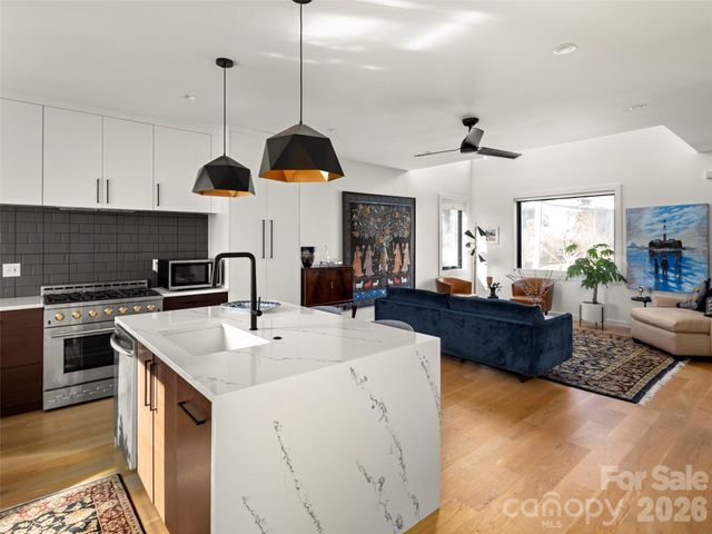 60 Harvard Place, Asheville, NC 28806