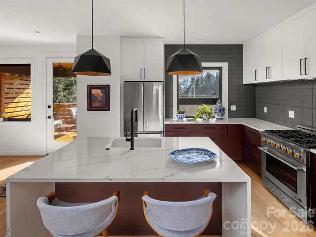 60 Harvard Place, Asheville, NC 28806