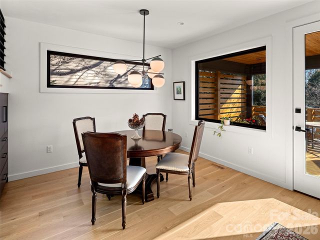 60 Harvard Place, Asheville, NC 28806