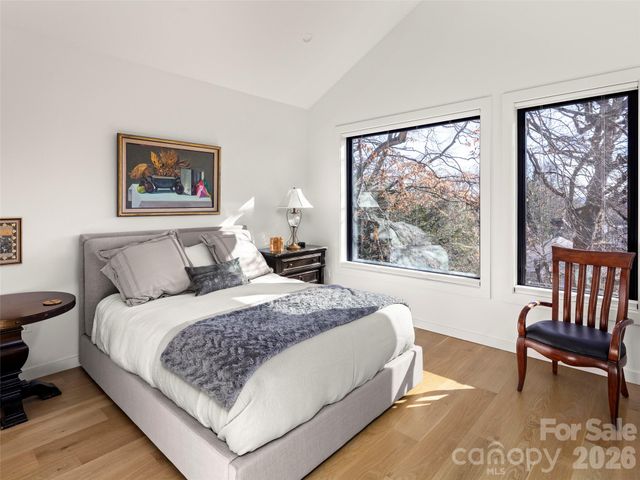 60 Harvard Place, Asheville, NC 28806