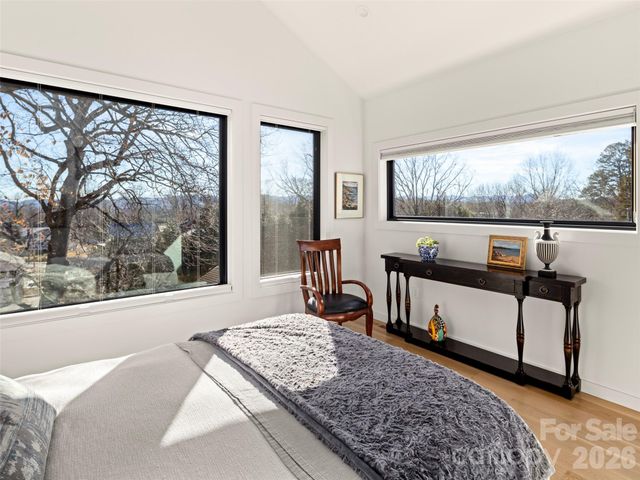 60 Harvard Place, Asheville, NC 28806