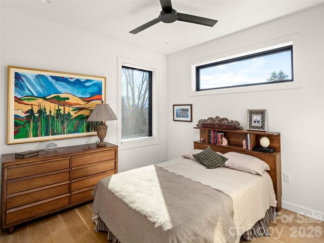 60 Harvard Place, Asheville, NC 28806