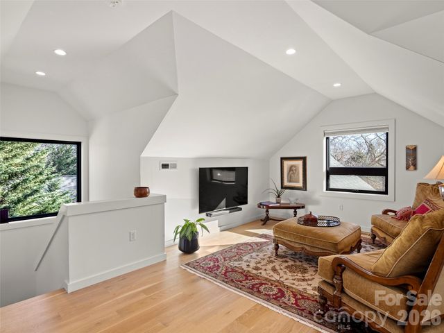 60 Harvard Place, Asheville, NC 28806