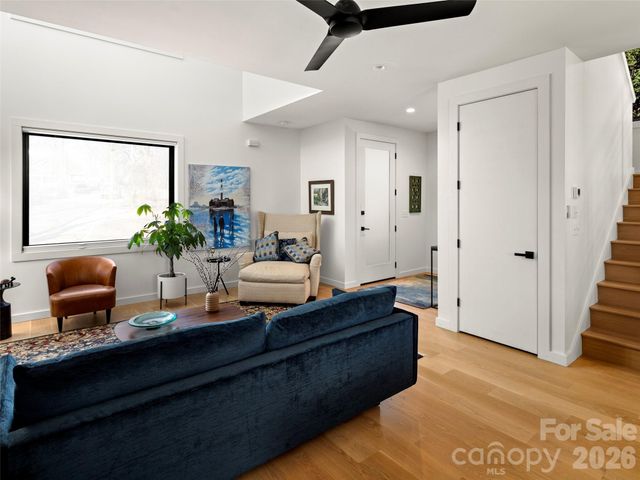 60 Harvard Place, Asheville, NC 28806