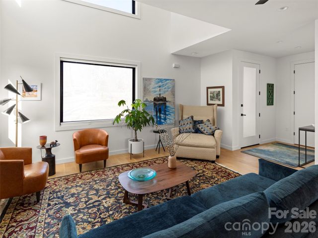 60 Harvard Place, Asheville, NC 28806