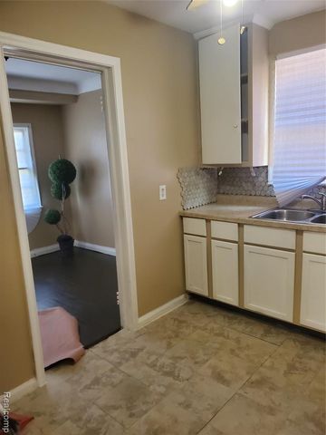 19400 Sunderland Road, Detroit, MI 48219