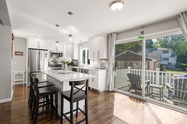 38 Overlook Rd, Waltham, MA 02451