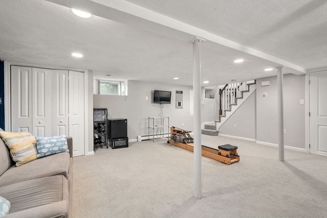38 Overlook Rd, Waltham, MA 02451
