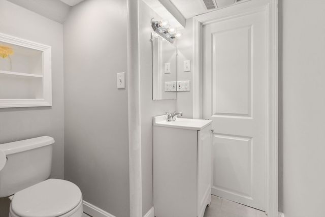 38 Overlook Rd, Waltham, MA 02451