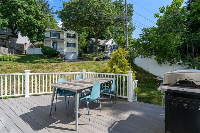 38 Overlook Rd, Waltham, MA 02451