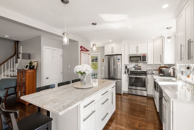 38 Overlook Rd, Waltham, MA 02451