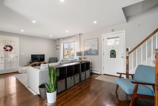 38 Overlook Rd, Waltham, MA 02451