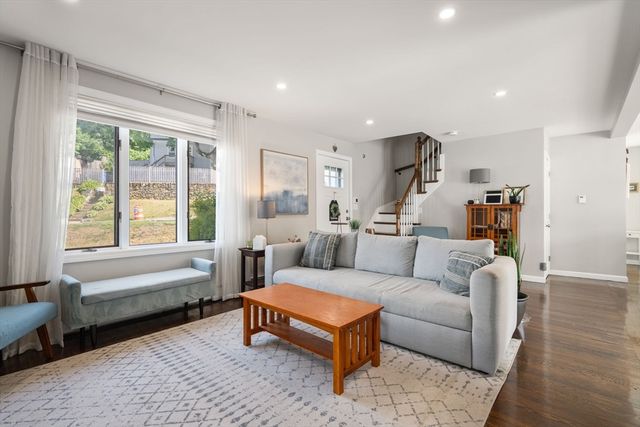 38 Overlook Rd, Waltham, MA 02451