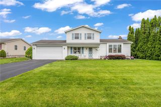 60 Flynnwood Drive, Greece, NY 14612