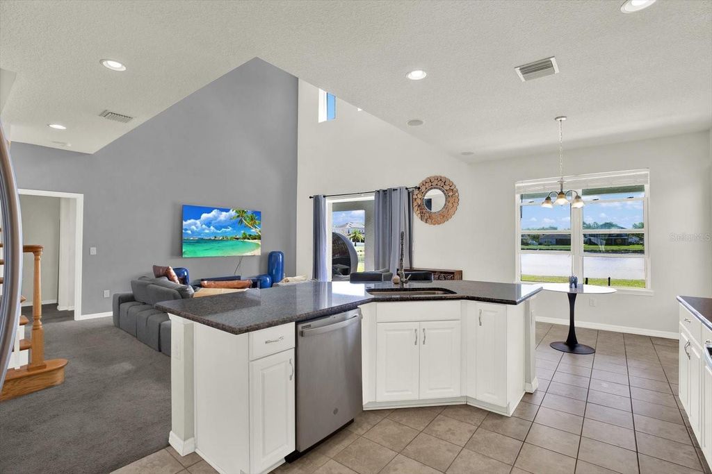 Image 11 of property listing at 9058 SPRUCE CREEK CIRCLE, Riverview, FL 33578