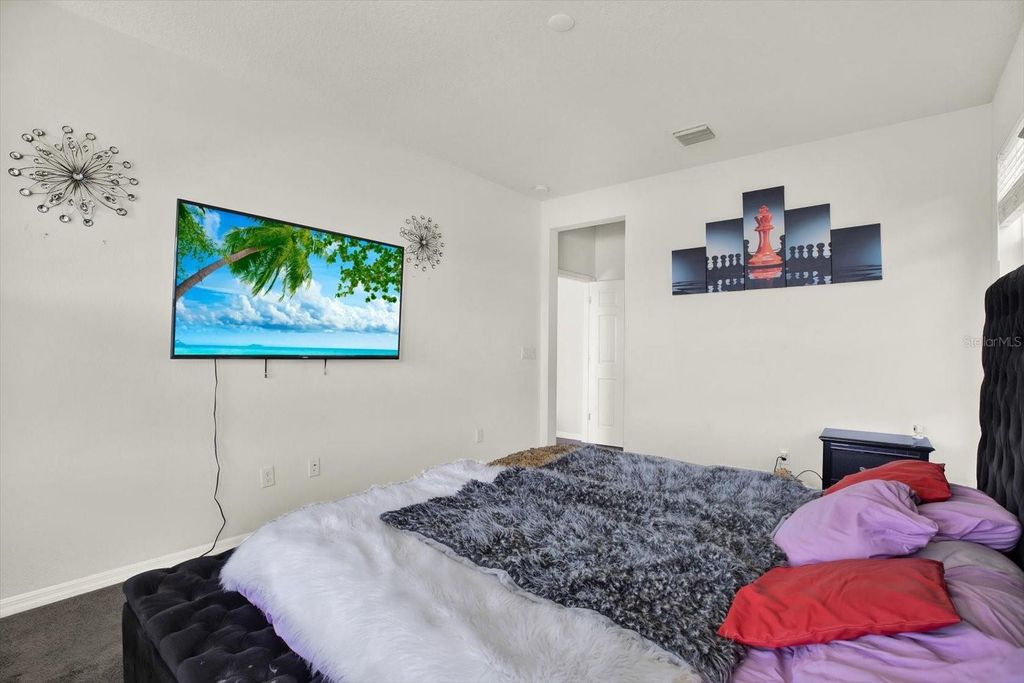 Image 17 of property listing at 9058 SPRUCE CREEK CIRCLE, Riverview, FL 33578