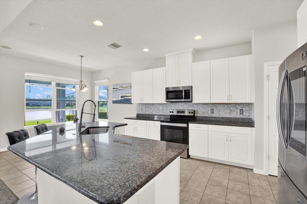 Image 8 of property listing at 9058 SPRUCE CREEK CIRCLE, Riverview, FL 33578