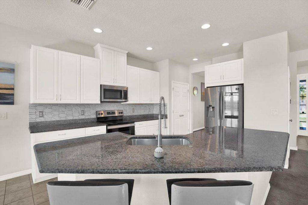 Image 10 of property listing at 9058 SPRUCE CREEK CIRCLE, Riverview, FL 33578