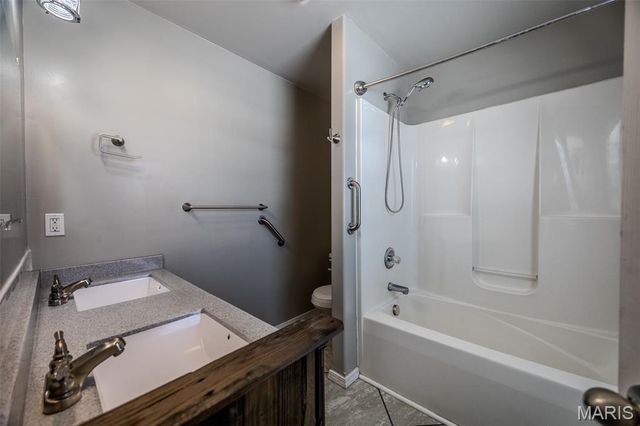 21104 Larson Road, Waynesville, MO 65583