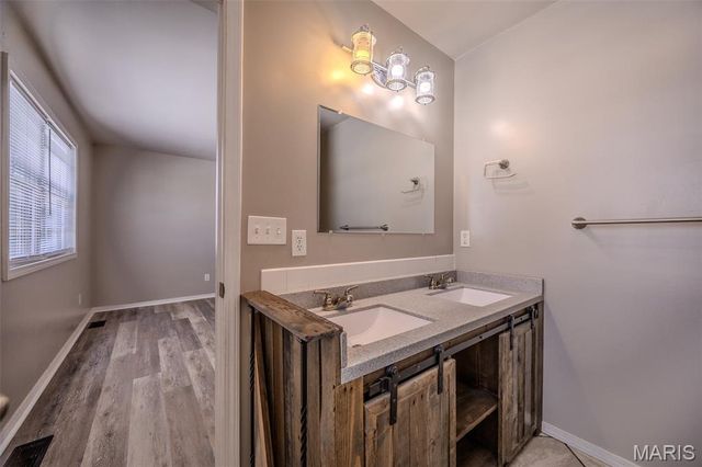 21104 Larson Road, Waynesville, MO 65583