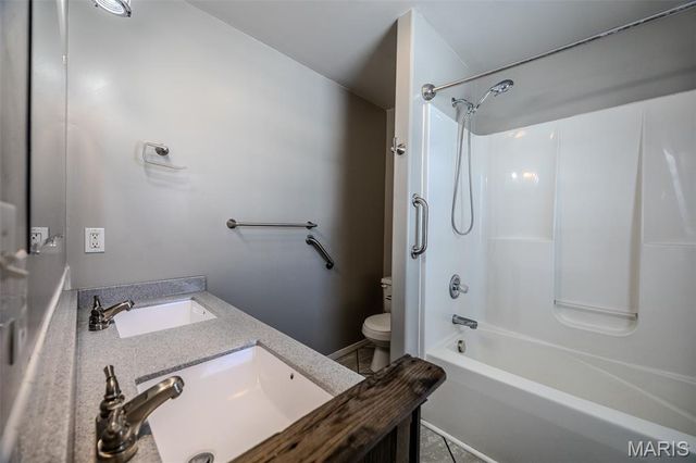 21104 Larson Road, Waynesville, MO 65583