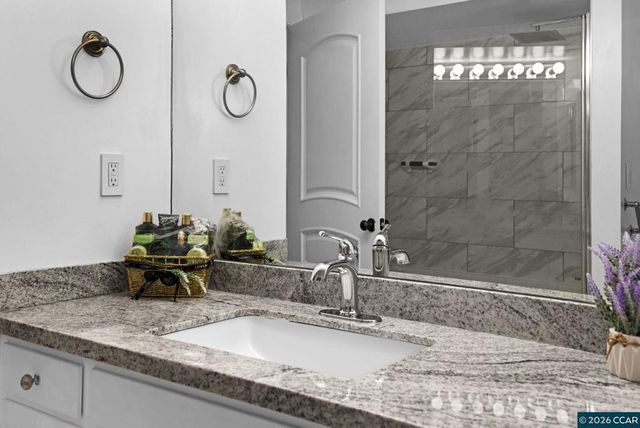 2308 Pine Knoll Dr 2, Walnut Creek, CA 94595