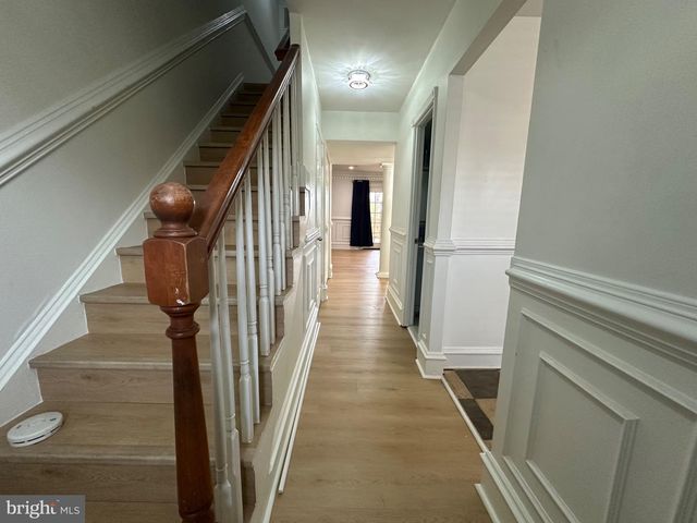 8282 WHITE PINE DR, Manassas Park, VA 20111