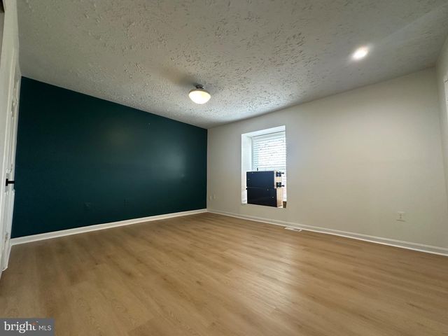 8282 WHITE PINE DR, Manassas Park, VA 20111