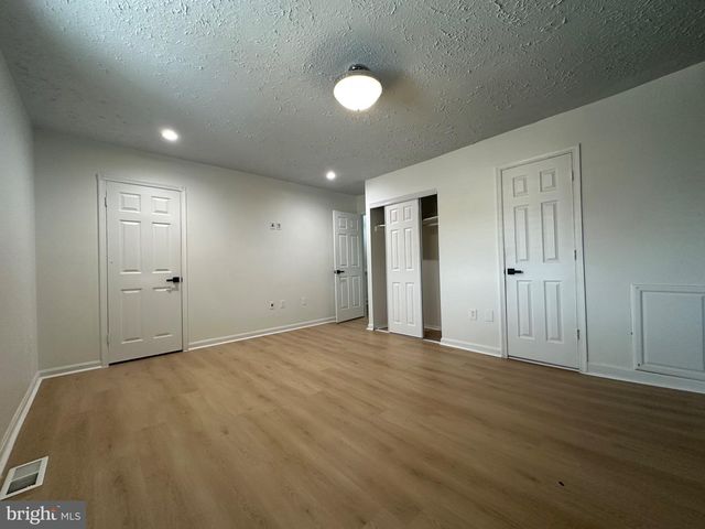 8282 WHITE PINE DR, Manassas Park, VA 20111