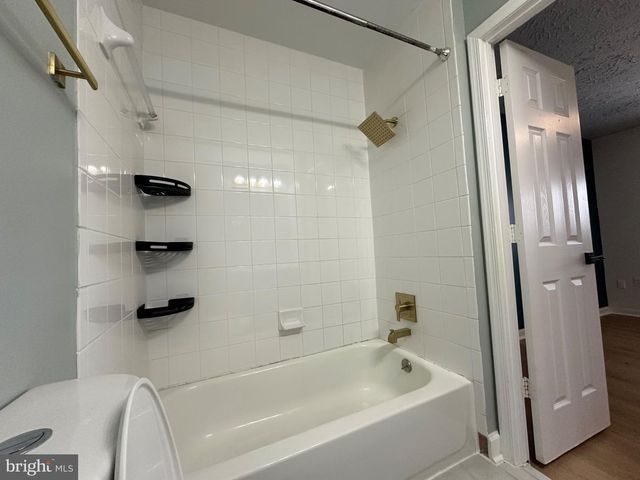 8282 WHITE PINE DR, Manassas Park, VA 20111