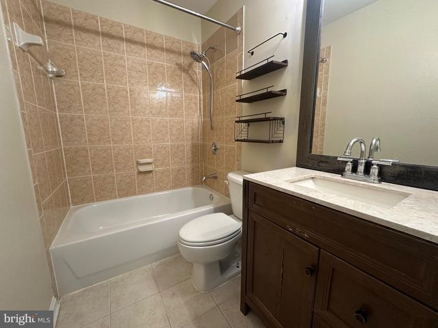 8282 WHITE PINE DR, Manassas Park, VA 20111