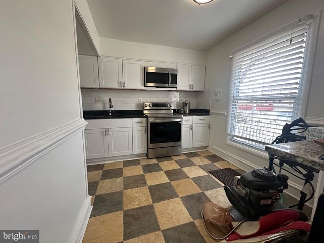 8282 WHITE PINE DR, Manassas Park, VA 20111