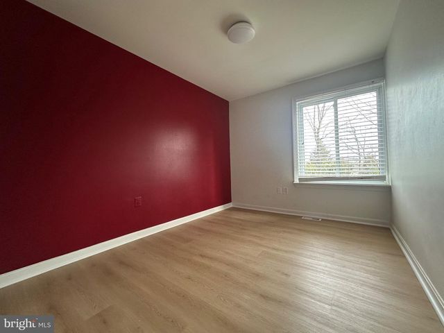 8282 WHITE PINE DR, Manassas Park, VA 20111