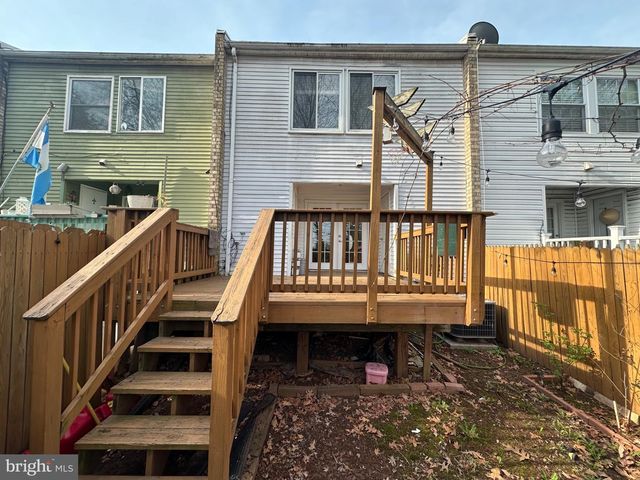 8282 WHITE PINE DR, Manassas Park, VA 20111