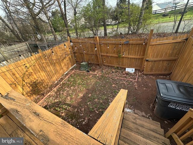 8282 WHITE PINE DR, Manassas Park, VA 20111