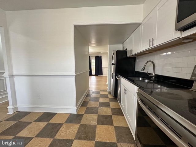 8282 WHITE PINE DR, Manassas Park, VA 20111