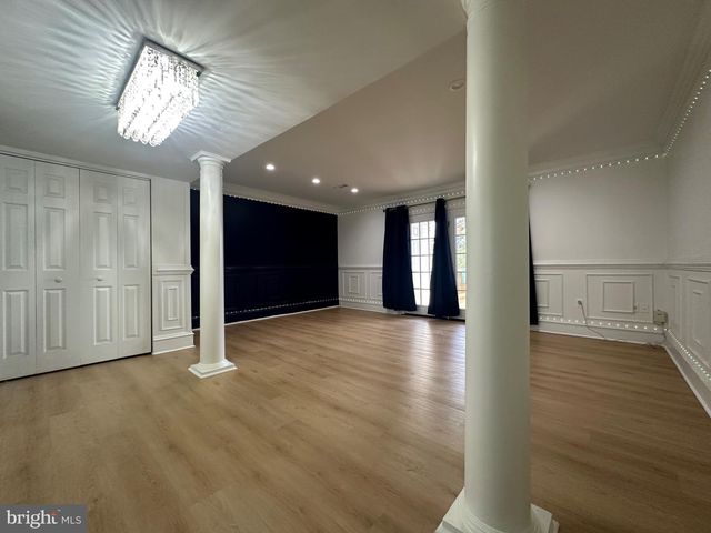 8282 WHITE PINE DR, Manassas Park, VA 20111