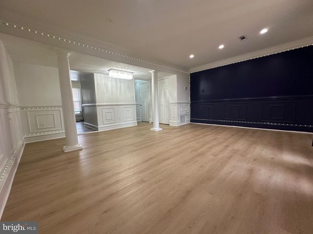 8282 WHITE PINE DR, Manassas Park, VA 20111