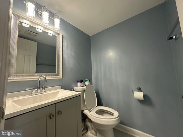 8282 WHITE PINE DR, Manassas Park, VA 20111