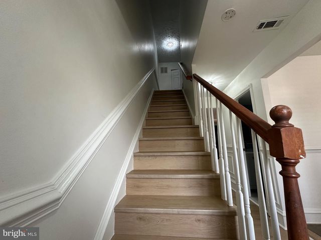 8282 WHITE PINE DR, Manassas Park, VA 20111