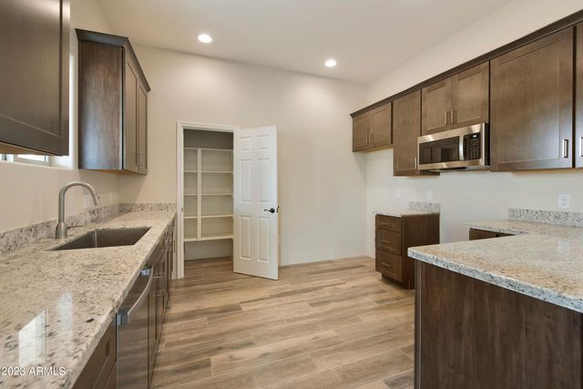 48111 N 7TH Avenue, New River, AZ 85087