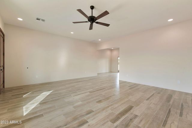 48111 N 7TH Avenue, New River, AZ 85087