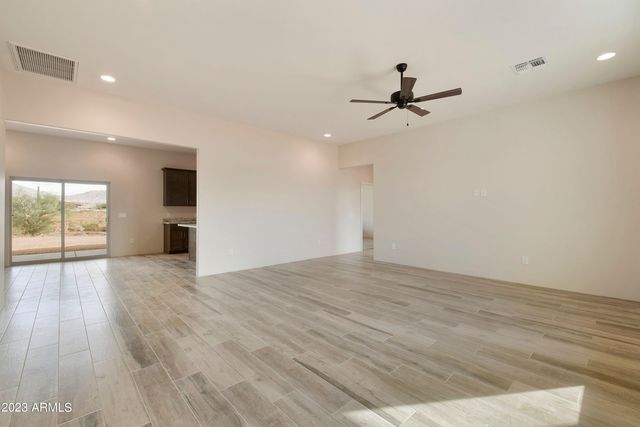 48111 N 7TH Avenue, New River, AZ 85087