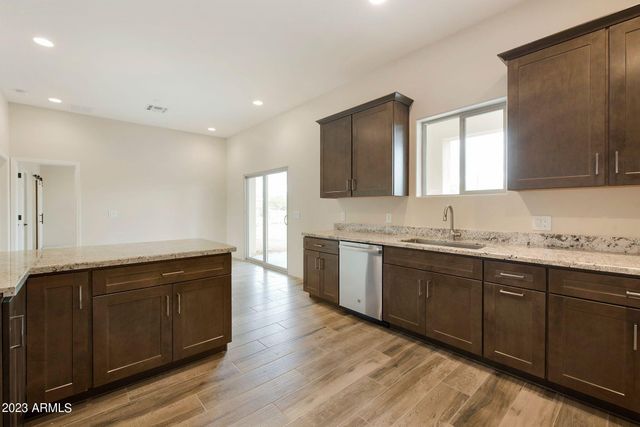 48111 N 7TH Avenue, New River, AZ 85087