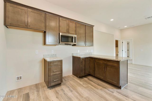 48111 N 7TH Avenue, New River, AZ 85087