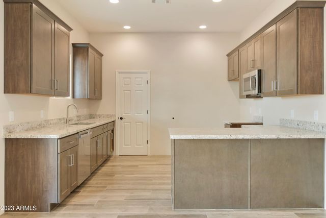 48111 N 7TH Avenue, New River, AZ 85087