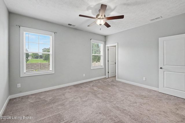 6420 Oak Village Dr, Louisville, KY 40228