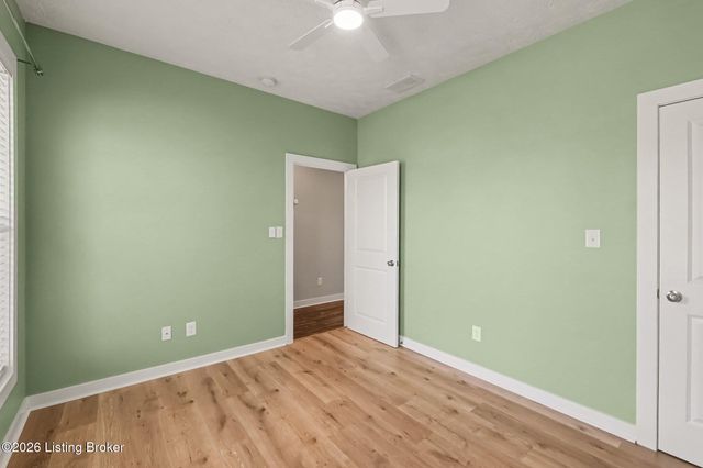 6420 Oak Village Dr, Louisville, KY 40228